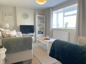 Caroline Close- click for photo gallery